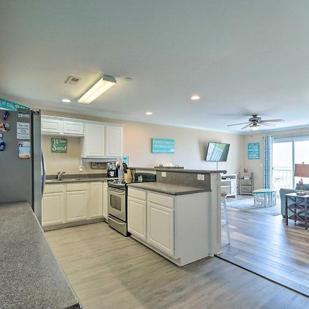 Ocean-View Oak Island Condo, 1 Block To Beach! Exteriör bild