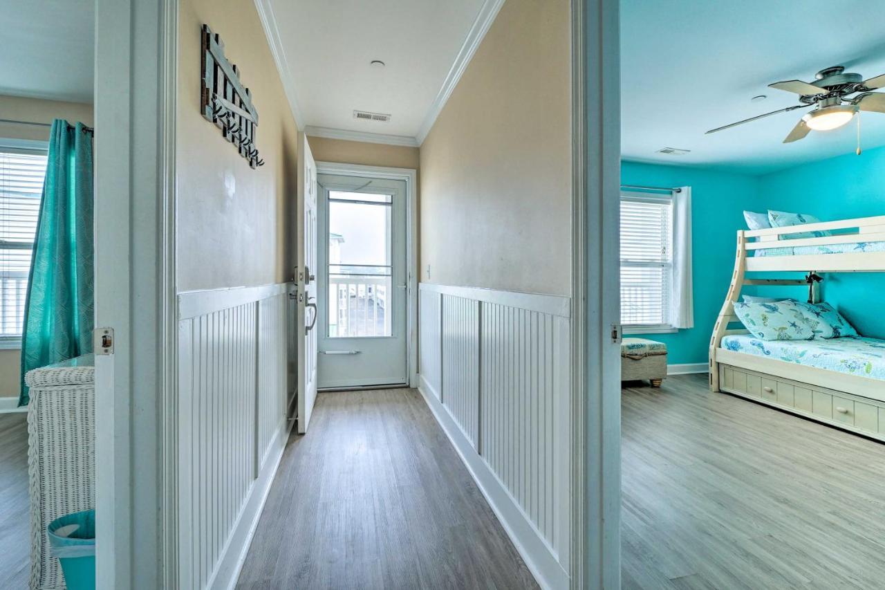 Ocean-View Oak Island Condo, 1 Block To Beach! Exteriör bild