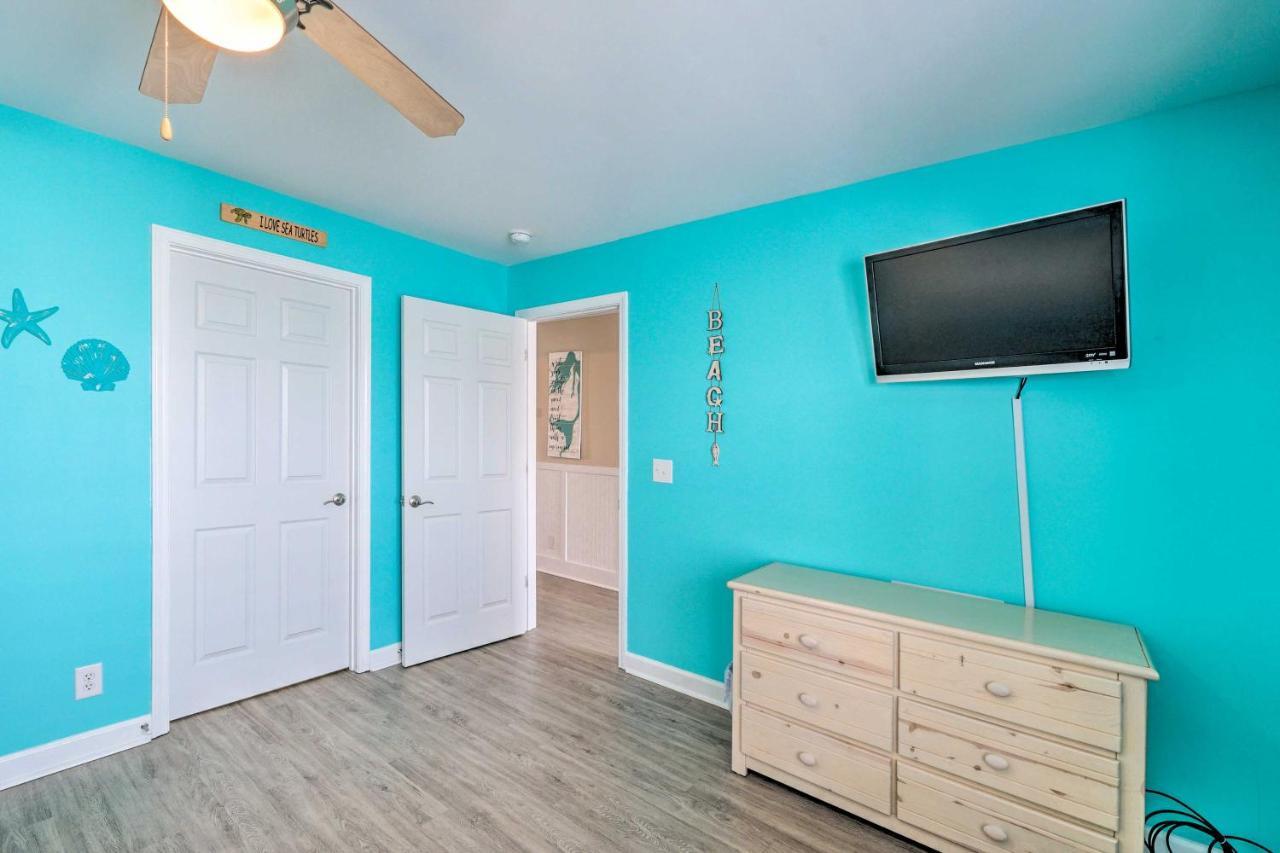 Ocean-View Oak Island Condo, 1 Block To Beach! Exteriör bild