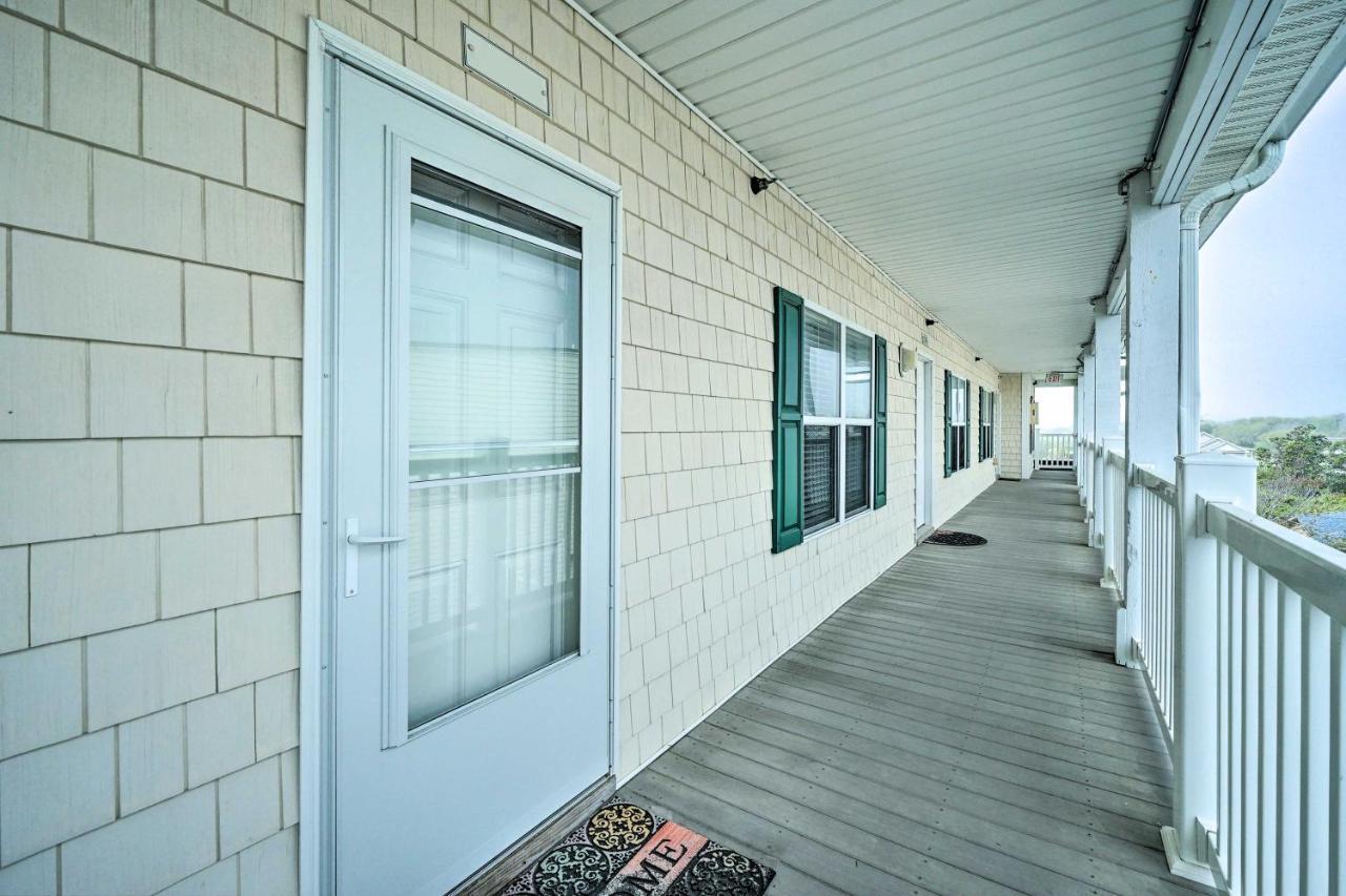 Ocean-View Oak Island Condo, 1 Block To Beach! Exteriör bild