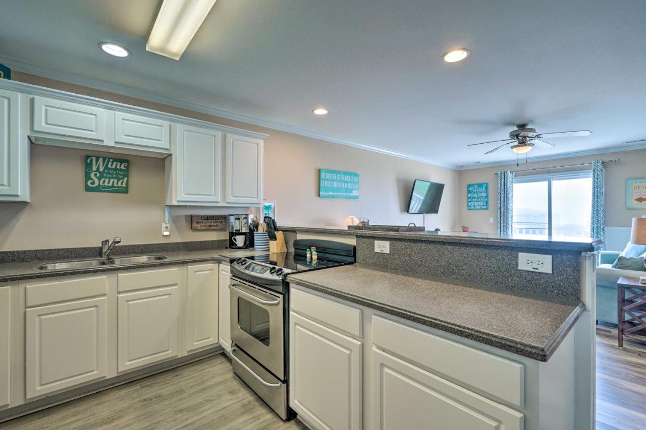Ocean-View Oak Island Condo, 1 Block To Beach! Exteriör bild