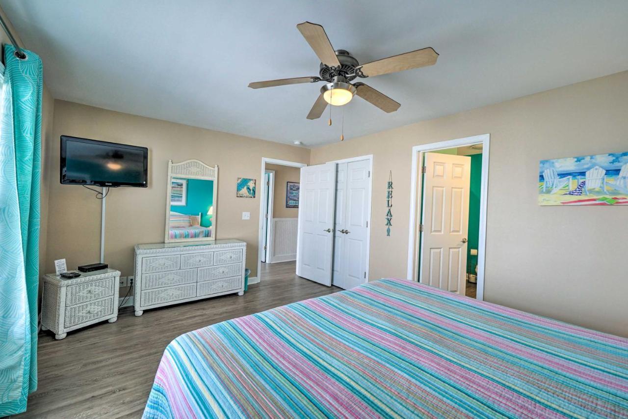 Ocean-View Oak Island Condo, 1 Block To Beach! Exteriör bild