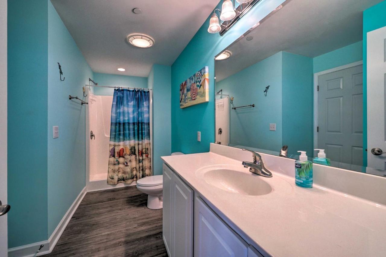 Ocean-View Oak Island Condo, 1 Block To Beach! Exteriör bild