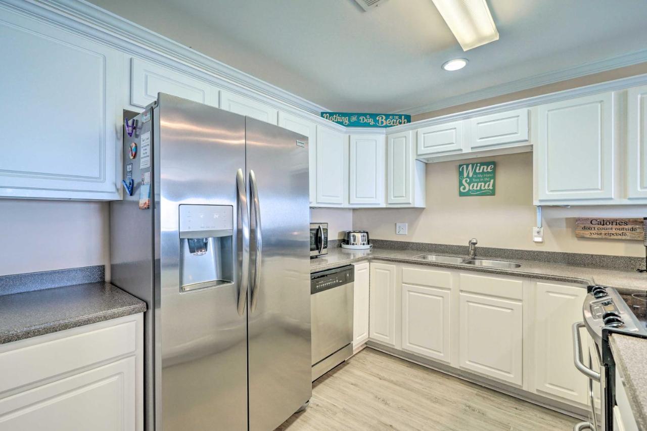 Ocean-View Oak Island Condo, 1 Block To Beach! Exteriör bild